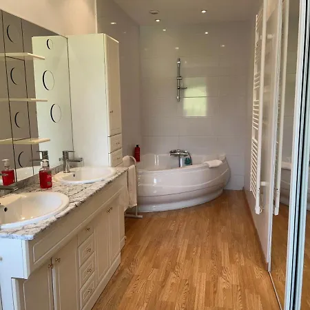 Casa de Férias Les Terrasses Binel à Ronsac Aigrefeuille