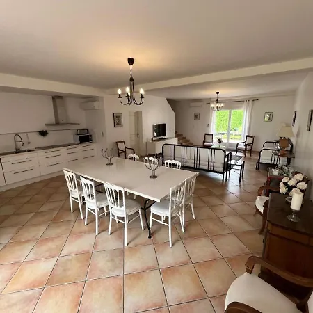 Les Terrasses Binel à Ronsac Casa de Férias Aigrefeuille